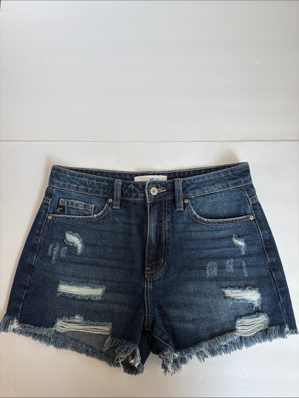 Kancan Estilo dark wash frayed hem cut off blue jean shorts 5-pocket zip close